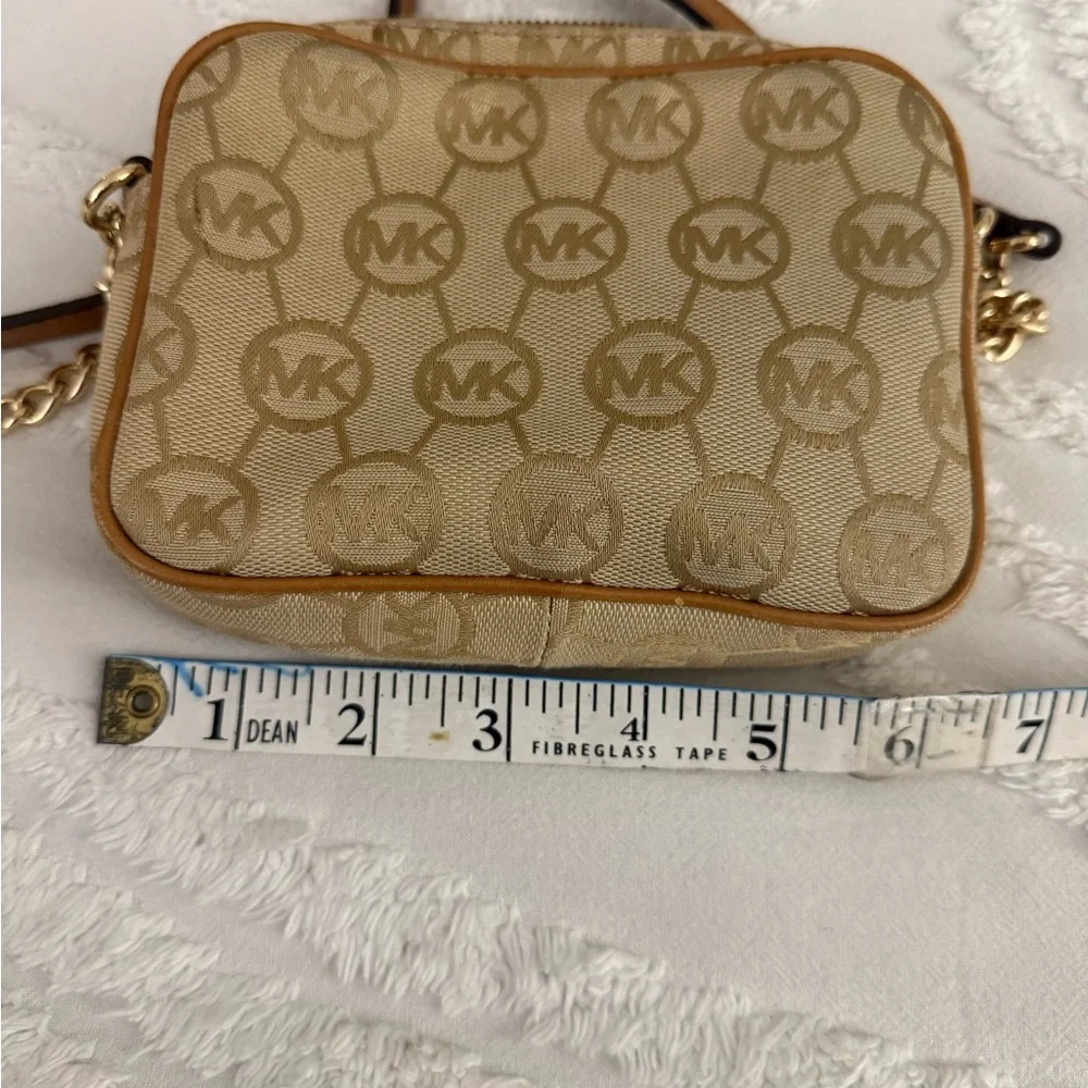Michael Kors Tan Gold Crossbody Bag with Luxurious Appeal